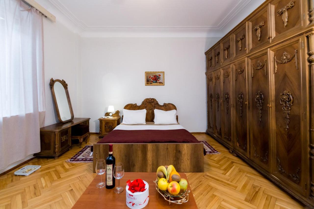 Apartment Gallery Rustaveli 1 Tbilisi Exterior photo